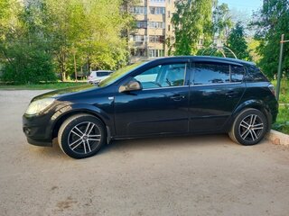 2010 Opel Astra H Рестайлинг, чёрный, 670000 рублей, вид 3
