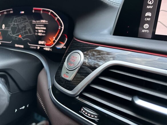 2020 BMW 7 серии 730d xDrive VI (G11/G12) Рестайлинг, чёрный, 8500000 рублей - вид 29