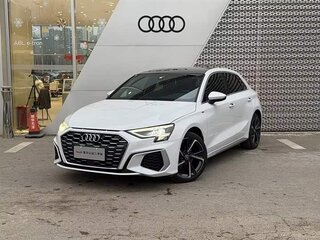 2022 Audi A3 Sportback 35 TFSI IV (8Y), белый, 1888505 рублей, вид 2