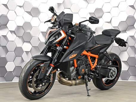 2020 KTM 1290 Super Duke R, чёрный, 1285000 рублей, вид 2