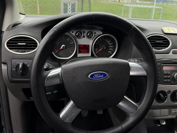 2010 Ford Focus II Рестайлинг, чёрный, 700000 рублей - вид 8
