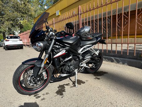 2019 Triumph Street Triple, чёрный, 850000 рублей, вид 1