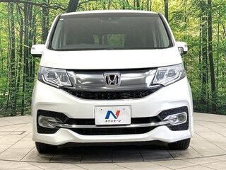 2017 Honda Stepwgn Spada V Рестайлинг, белый, 1550000 рублей, вид 2