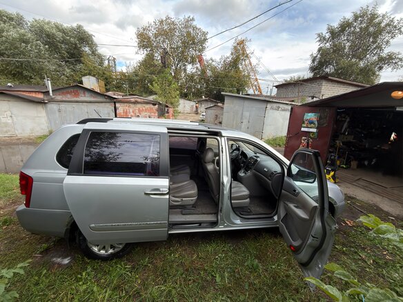 2009 Kia Carnival Grand II, серый, 900000 рублей - вид 7