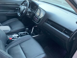 2017 Mitsubishi Outlander III Рестайлинг 2, белый, 2250000 рублей, вид 5