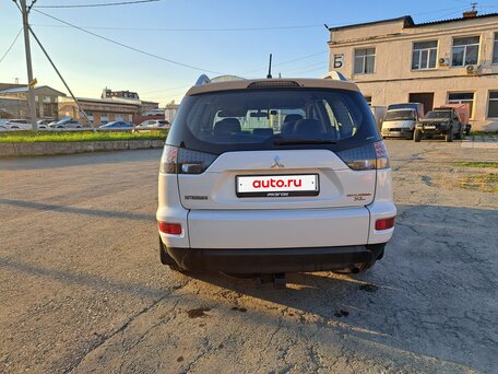 2010 Mitsubishi Outlander II Рестайлинг, белый, 1100000 рублей, вид 5