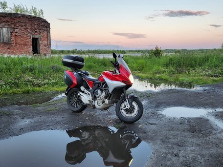2015 MV Agusta Turismo Veloce 800, красный, 999999 рублей, вид 4