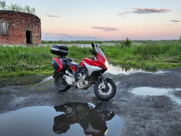 2015 MV Agusta Turismo Veloce 800, красный, 999999 рублей - вид 3