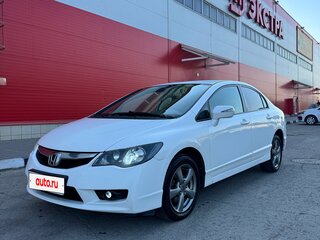 2010 Honda Civic VIII Рестайлинг, белый, 720000 рублей, вид 1