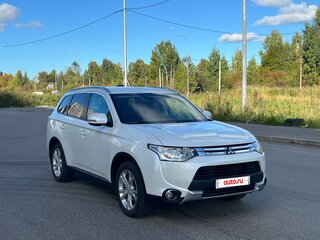 2014 Mitsubishi Outlander III Рестайлинг, белый, 1495000 рублей, вид 1
