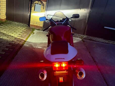 2004 Honda RVT 1000, красный, 500000 рублей, вид 3
