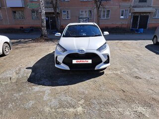 2020 Toyota Yaris IV, белый, 1050000 рублей, вид 1