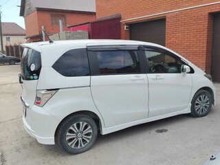 2013 Honda Freed I Рестайлинг, белый, 1180000 рублей, вид 2