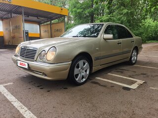 1995 Mercedes-Benz E-Класс 230 II (W210, S210), золотистый, 250000 рублей, вид 1