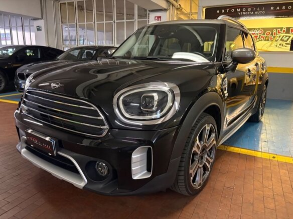 2023 Mini Countryman Cooper D II Рестайлинг, чёрный - вид 2