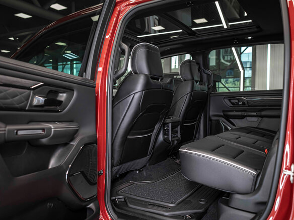 2026 Ram 1500 Crew Cab V Рестайлинг, красный - вид 19
