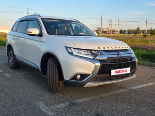 2018 Mitsubishi Outlander III Рестайлинг 2, белый, 1790000 рублей, вид 3