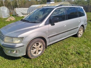 1998 Mitsubishi Chariot Grandis III, серебристый, 290000 рублей, вид 2