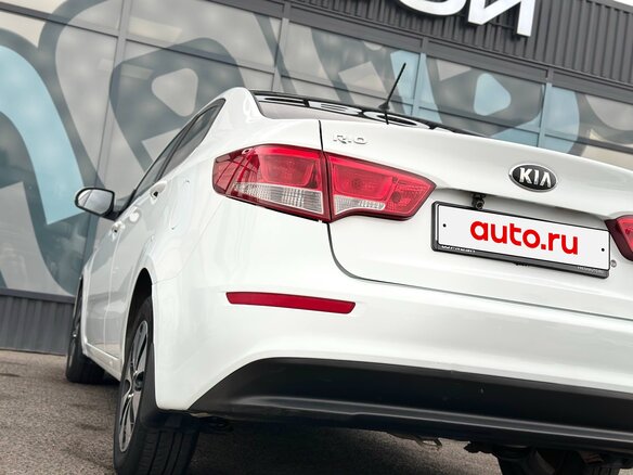 2015 Kia Rio III Рестайлинг, белый - вид 10