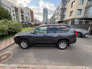 2017 Toyota Land Cruiser Prado 150 Series Рестайлинг 2, серый, 3300000 рублей, вид 1