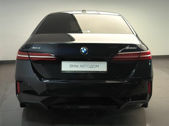 2025 BMW 5 серии 530i xDrive VIII (G60/G61/G68), чёрный, 9990000 рублей - вид 5