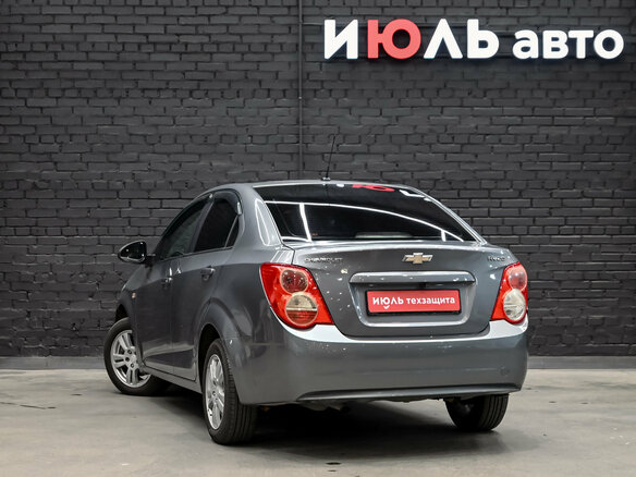 2013 Chevrolet Aveo II, серый, 600000 рублей - вид 7