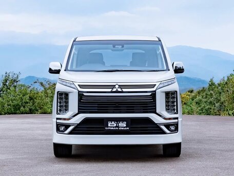 2023 Mitsubishi Delica D:5 I Рестайлинг, белый, 2700000 рублей, вид 2
