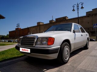 1991 Mercedes-Benz W124 230, белый, 1400000 рублей, вид 1