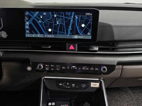 2025 Kia Carnival IV Рестайлинг, серебристый, 7400001 рублей - вид 12