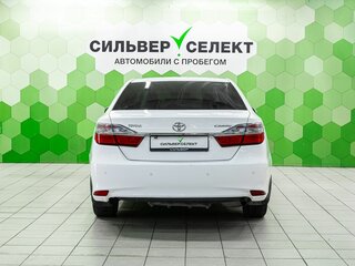2015 Toyota Camry VII (XV50) Рестайлинг, белый, 1670000 рублей, вид 4