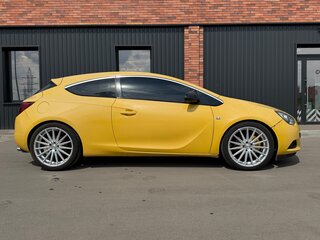 2013 Opel Astra GTC J Рестайлинг, жёлтый, 840000 рублей, вид 2