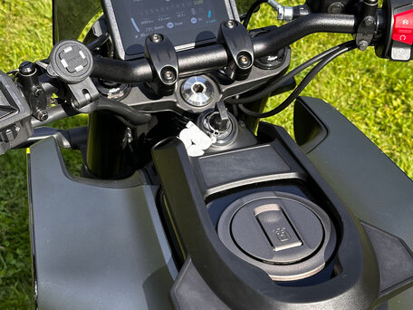 2023 Husqvarna Svartpilen 401, чёрный, 560000 рублей, вид 5