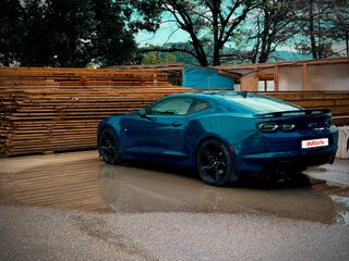 2018 Chevrolet Camaro 8-speed VI Рестайлинг, синий, 3700000 рублей, вид 1
