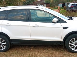 2017 Ford Kuga II Рестайлинг, белый, 1500000 рублей, вид 2