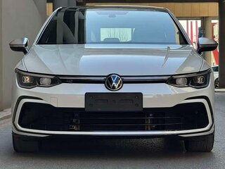 2023 Volkswagen Golf VIII, белый, 1620000 рублей, вид 2