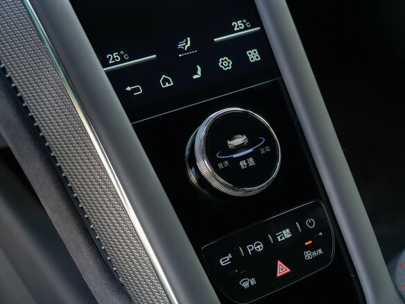 2025 BYD Yangwang U9, красный, 27990000 рублей - вид 22