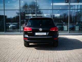 2014 Volkswagen Touareg II, чёрный, 2250000 рублей, вид 4