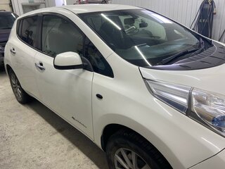 2013 Nissan Leaf (EM57) I (ZE0/AZE0), белый, 1000000 рублей, вид 3