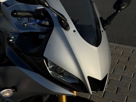 2020 Yamaha YZF-R3, серебристый, 590000 рублей, вид 2