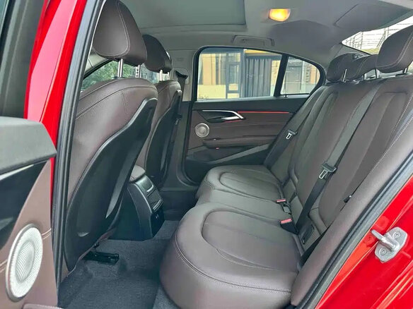 2022 BMW 1 серии 120i III (F52) Рестайлинг, пурпурный, 1600000 рублей - вид 11