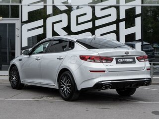 2019 Kia Optima IV Рестайлинг, серебристый, 2020000 рублей, вид 2