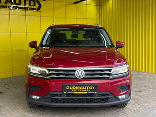 2017 Volkswagen Tiguan II, красный, 2399000 рублей, вид 4