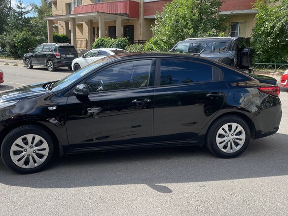 2019 Kia Rio IV, чёрный, 965000 рублей - вид 6