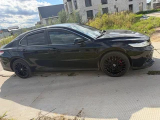 2018 Toyota Camry VIII (XV70), чёрный, 1500000 рублей, вид 2