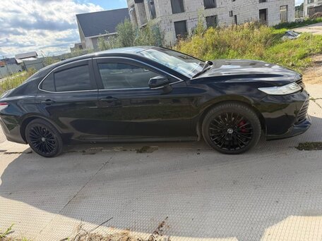 2018 Toyota Camry VIII (XV70), чёрный, 1400000 рублей, вид 2