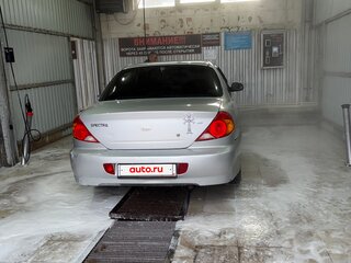 2006 Kia Spectra I Рестайлинг 2, серебристый, 210000 рублей, вид 5