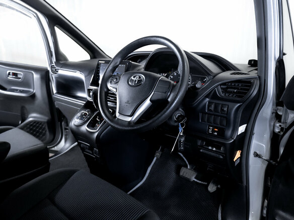 2017 Toyota Noah III (R80), серый, 1799800 рублей - вид 12
