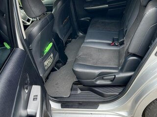 2018 Toyota Prius Alpha I (ZVW40/41) Рестайлинг, серебристый, 1600000 рублей, вид 3