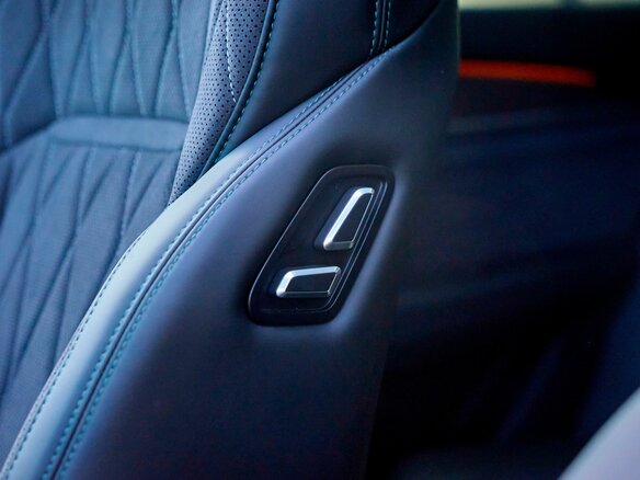 2026 Geely Monjaro I Рестайлинг, белый, 4855990 рублей - вид 17