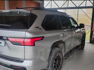 2022 Toyota Sequoia III, серебристый, 10450000 рублей, вид 2